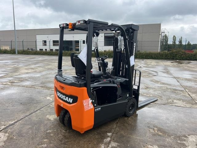 Doosan B15T-7 PLUS - Electric forklift: picture 3 Doosan B15T-7 PLUS - Electric forklift: picture 3