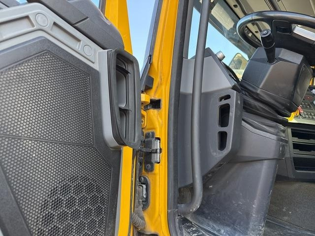 Crane truck Renault C380: picture 16