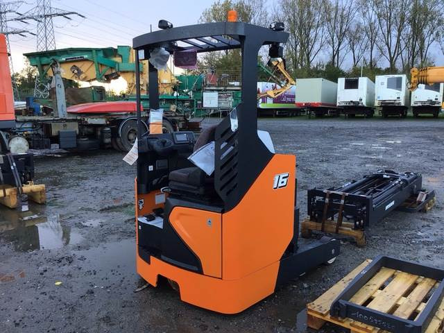 Doosan BR16JW-9 - Reach truck: picture 3 Doosan BR16JW-9 - Reach truck: picture 3