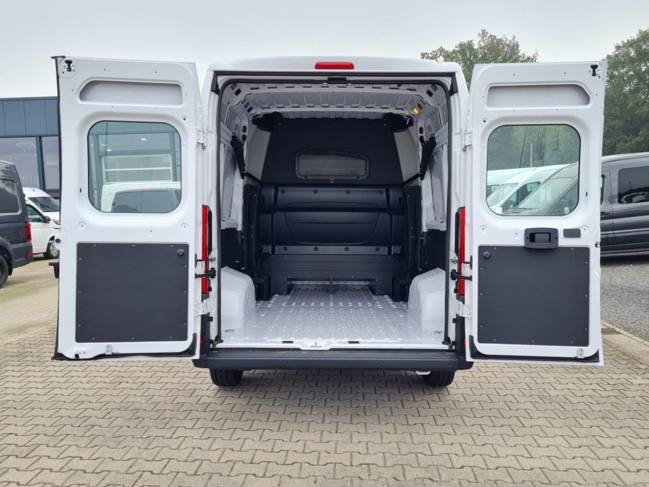 Panel van, Combi van Fiat Ducato 35 Kasten Doka 7-Sitze 2x Schiebetür Maxi L2H2: picture 6 Panel van, Combi van Fiat Ducato 35 Kasten Doka 7-Sitze 2x Schiebetür Maxi L2H2: picture 6