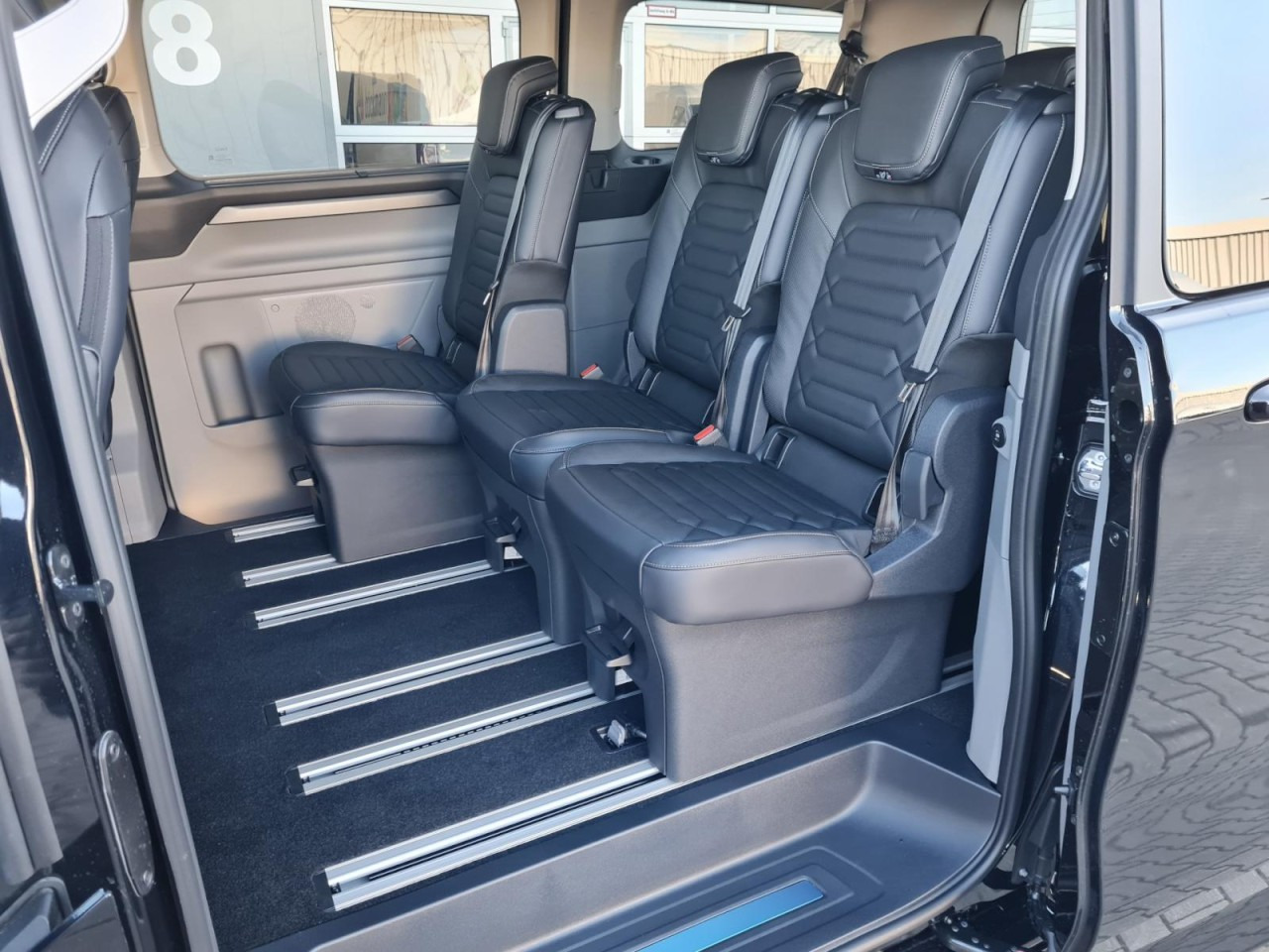 Combi van Ford Tourneo Custom 320 L1 AG Titanium X AHK LED NAVI 2X SCHIEBE: picture 10 Combi van Ford Tourneo Custom 320 L1 AG Titanium X AHK LED NAVI 2X SCHIEBE: picture 10