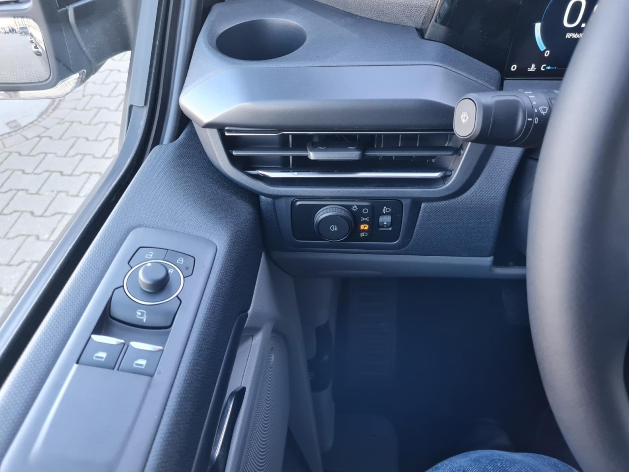 Combi van Ford Tourneo Custom 320 L1 AG Titanium X AHK LED NAVI 2X SCHIEBE: picture 18 Combi van Ford Tourneo Custom 320 L1 AG Titanium X AHK LED NAVI 2X SCHIEBE: picture 18