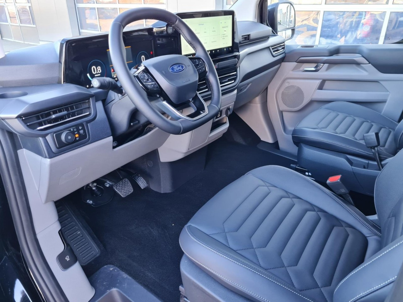 Combi van Ford Tourneo Custom 320 L1 AG Titanium X AHK LED NAVI 2X SCHIEBE: picture 8 Combi van Ford Tourneo Custom 320 L1 AG Titanium X AHK LED NAVI 2X SCHIEBE: picture 8