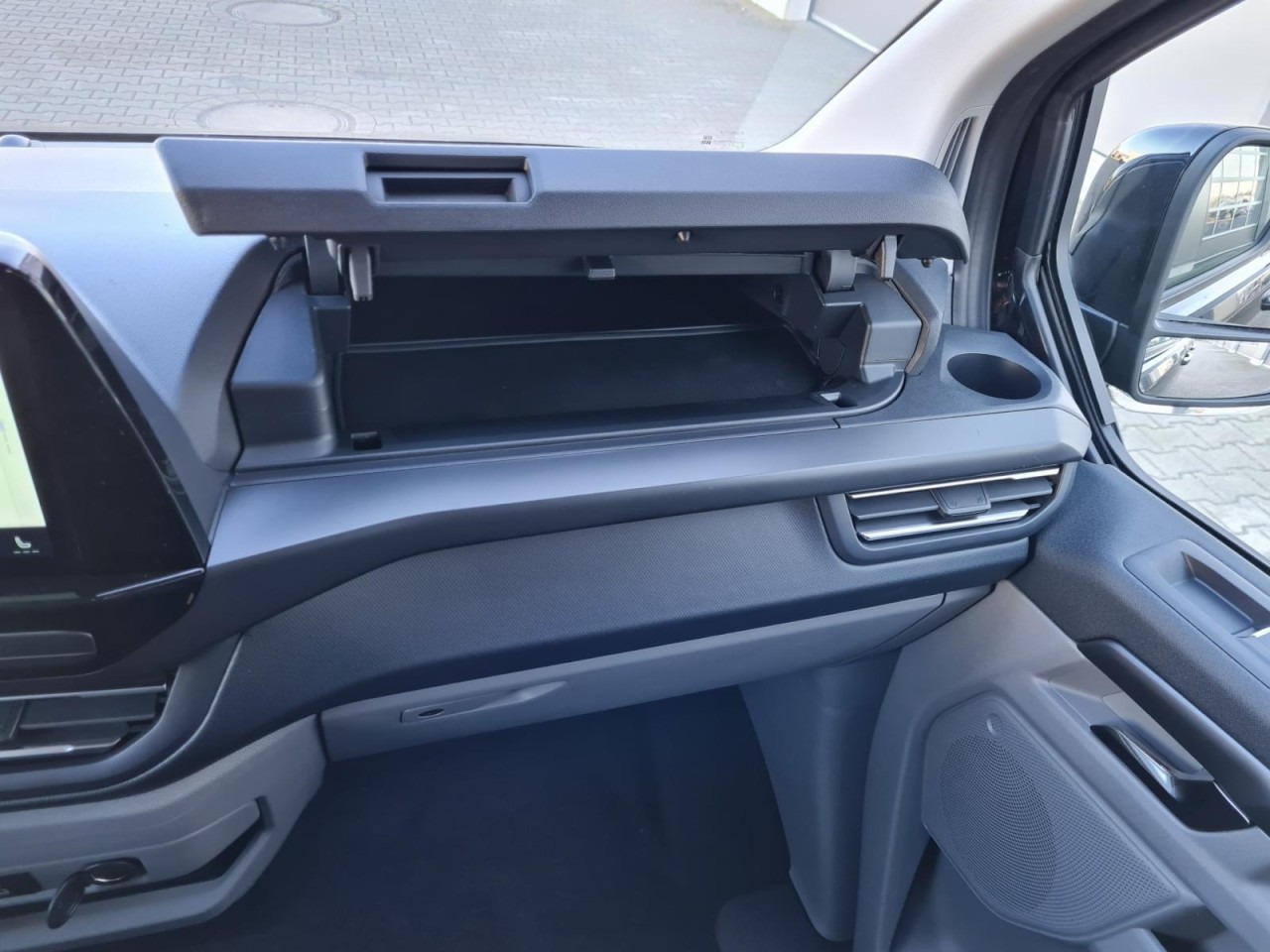 Combi van Ford Tourneo Custom 320 L1 AG Titanium X AHK LED NAVI 2X SCHIEBE: picture 19 Combi van Ford Tourneo Custom 320 L1 AG Titanium X AHK LED NAVI 2X SCHIEBE: picture 19