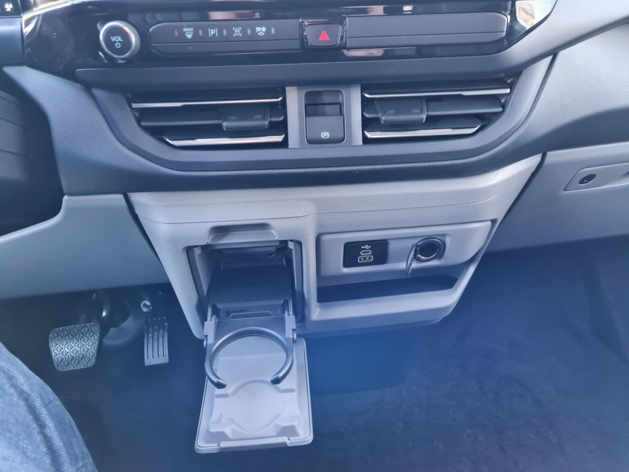 Combi van Ford Tourneo Custom 320 L1 AG Titanium X AHK LED NAVI 2X SCHIEBE: picture 16 Combi van Ford Tourneo Custom 320 L1 AG Titanium X AHK LED NAVI 2X SCHIEBE: picture 16