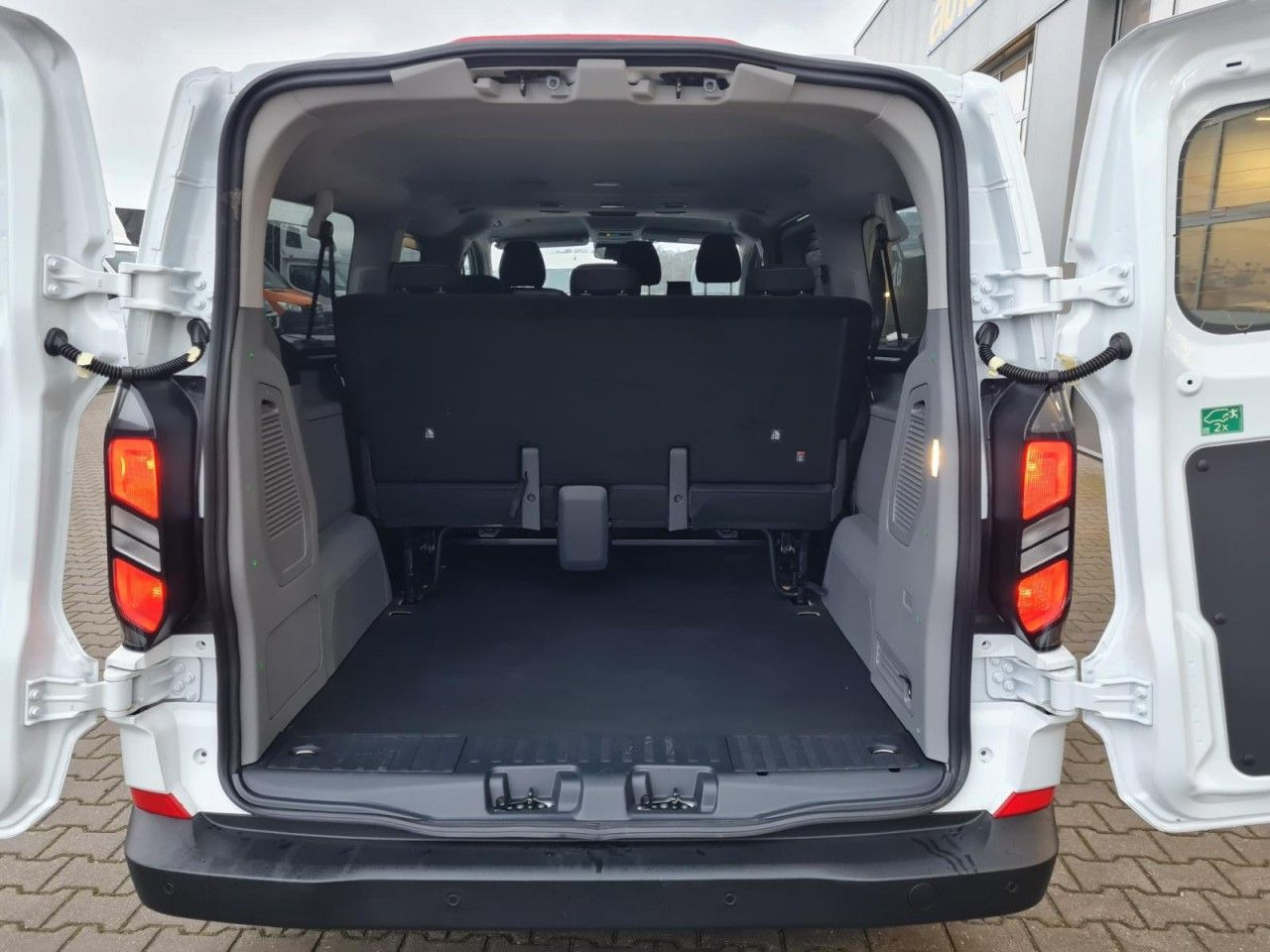 Leasing of  Ford Transit Custom Kombi 320 L2 Trend 9 Sitze KAMERA Ford Transit Custom Kombi 320 L2 Trend 9 Sitze KAMERA: picture 18