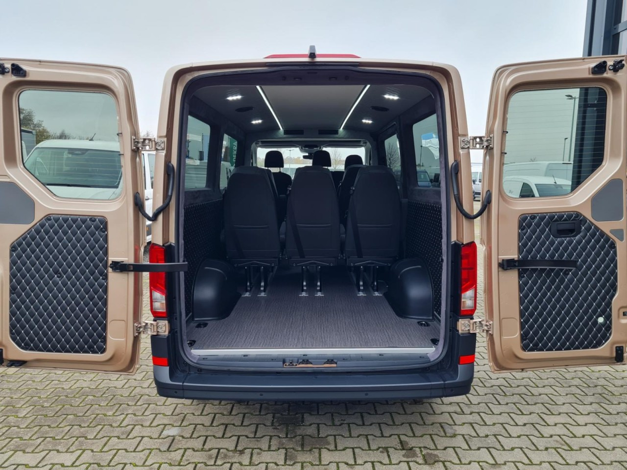 Leasing of  Man TGE 3.180 TDi Kombi 9 Sitze ALU KAMERA LED LEDER Sonderumbau Man TGE 3.180 TDi Kombi 9 Sitze ALU KAMERA LED LEDER Sonderumbau: picture 6