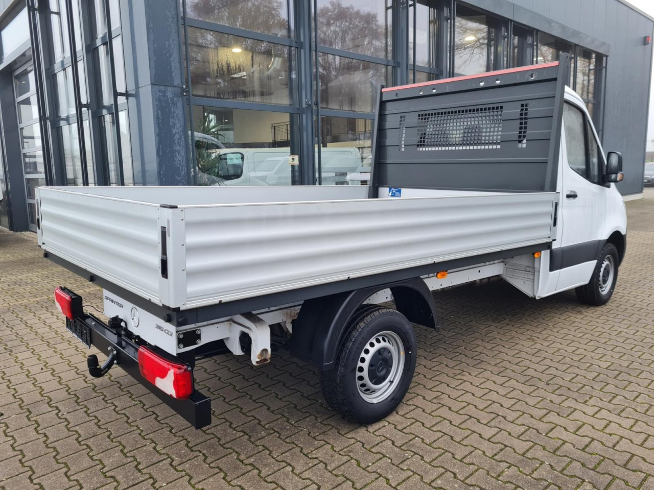 Mercedes-Benz Sprinter 315 AG Pritsche RWD AHK TEMPOMAT MBux - Flatbed van: picture 4 Mercedes-Benz Sprinter 315 AG Pritsche RWD AHK TEMPOMAT MBux - Flatbed van: picture 4