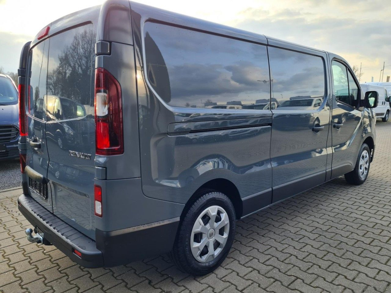 Renault Trafic Kasten 3,0t L2 LED AHK KLIMA PDC TEMPOMAT - Small van: picture 4 Renault Trafic Kasten 3,0t L2 LED AHK KLIMA PDC TEMPOMAT - Small van: picture 4
