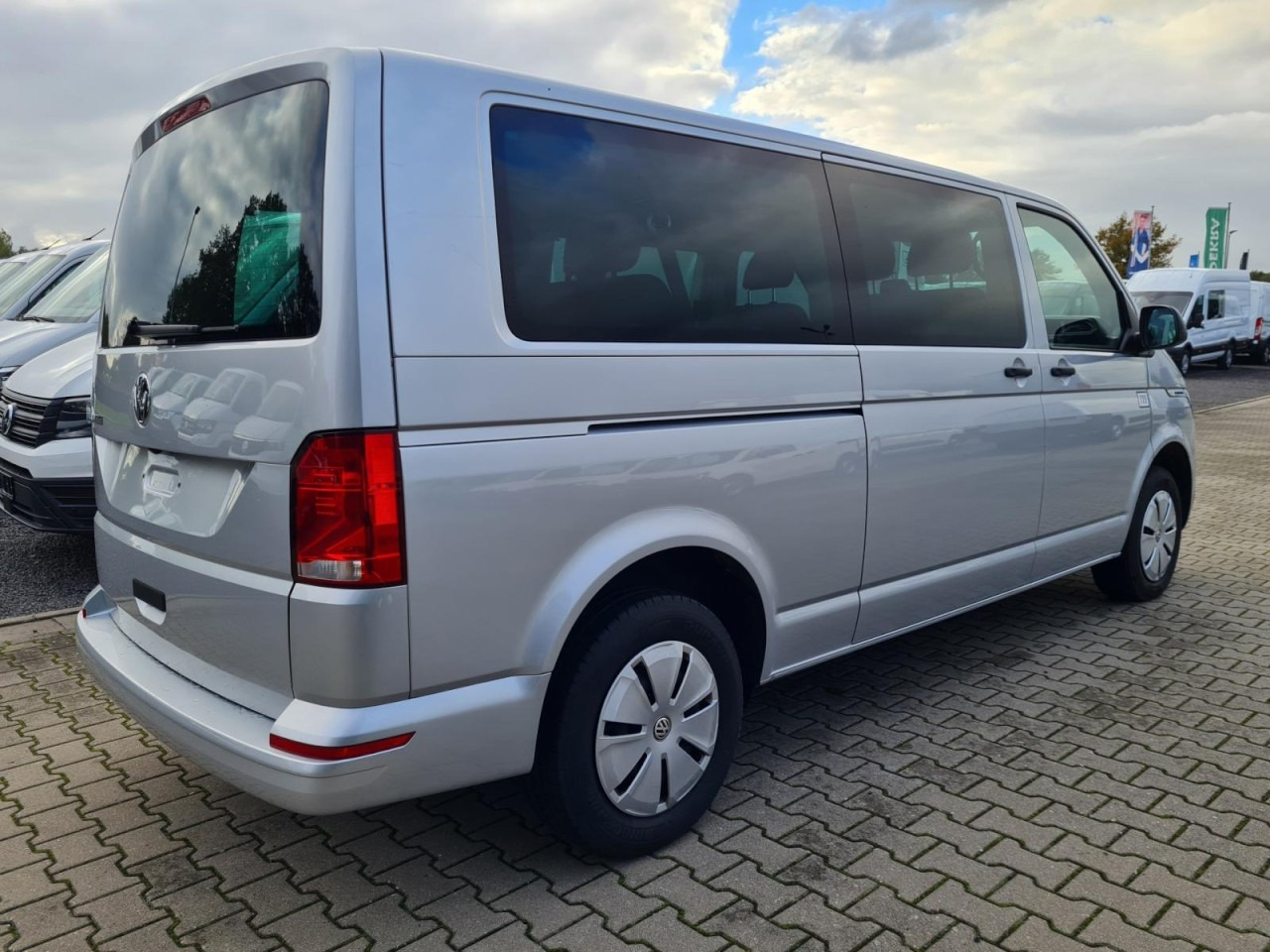 VW Volkswagen T6.1 Caravelle TDI lang 9 Sitzer 2 Schiebetüren Trendl. - Minibus, Passenger van: picture 4 VW Volkswagen T6.1 Caravelle TDI lang 9 Sitzer 2 Schiebetüren Trendl. - Minibus, Passenger van: picture 4