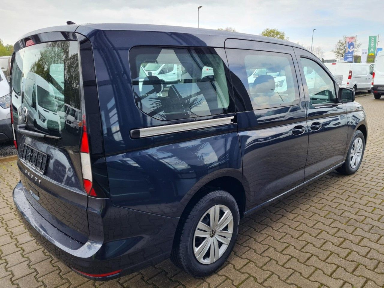 Volkswagen Caddy Maxi Kombi 7-Sitze 1.5 TSI DSG NAVI/APP TE - Car: picture 3 Volkswagen Caddy Maxi Kombi 7-Sitze 1.5 TSI DSG NAVI/APP TE - Car: picture 3