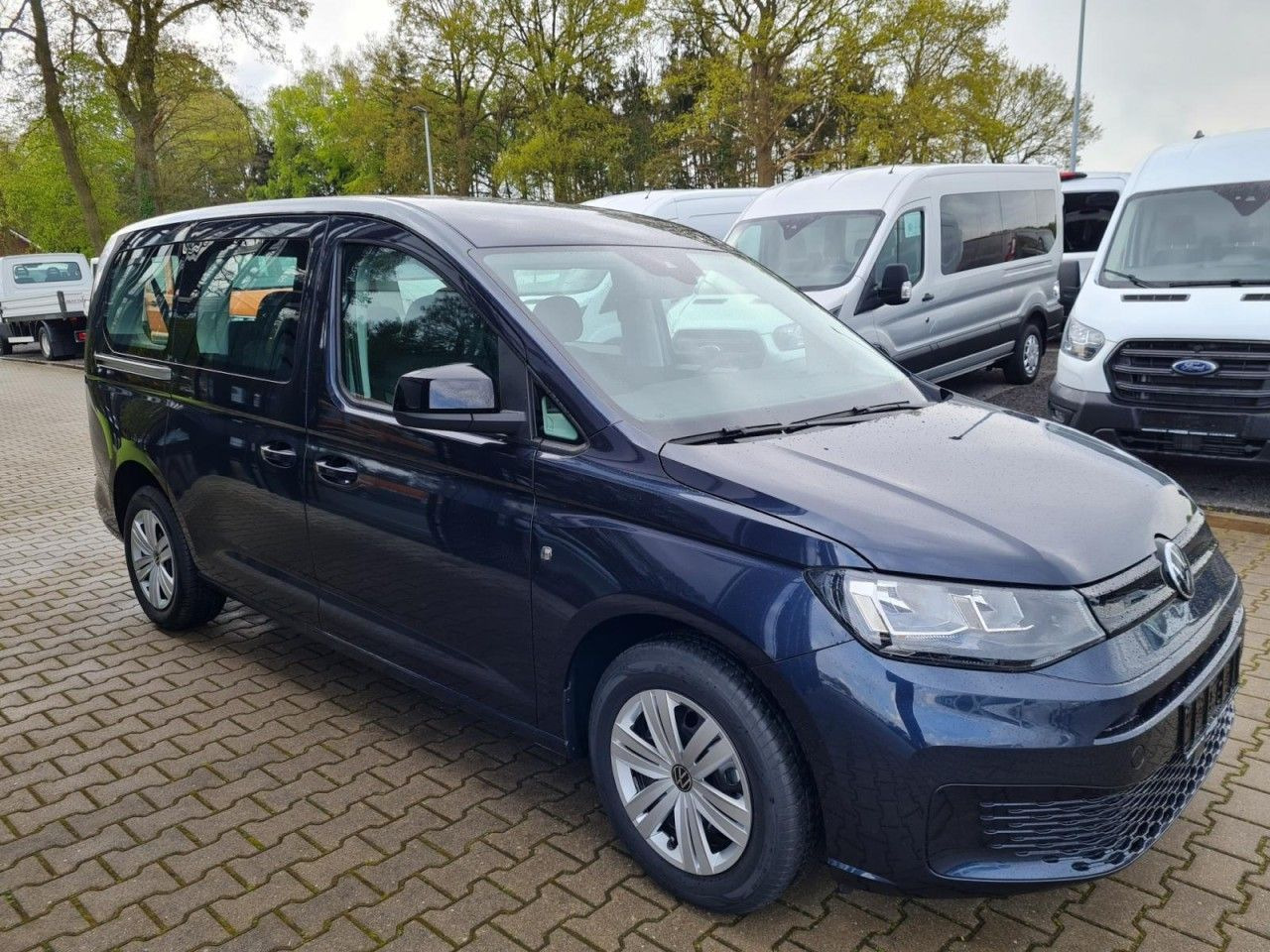 Volkswagen Caddy Maxi Kombi 7-Sitze 1.5 TSI DSG NAVI/APP TE - Car: picture 2 Volkswagen Caddy Maxi Kombi 7-Sitze 1.5 TSI DSG NAVI/APP TE - Car: picture 2
