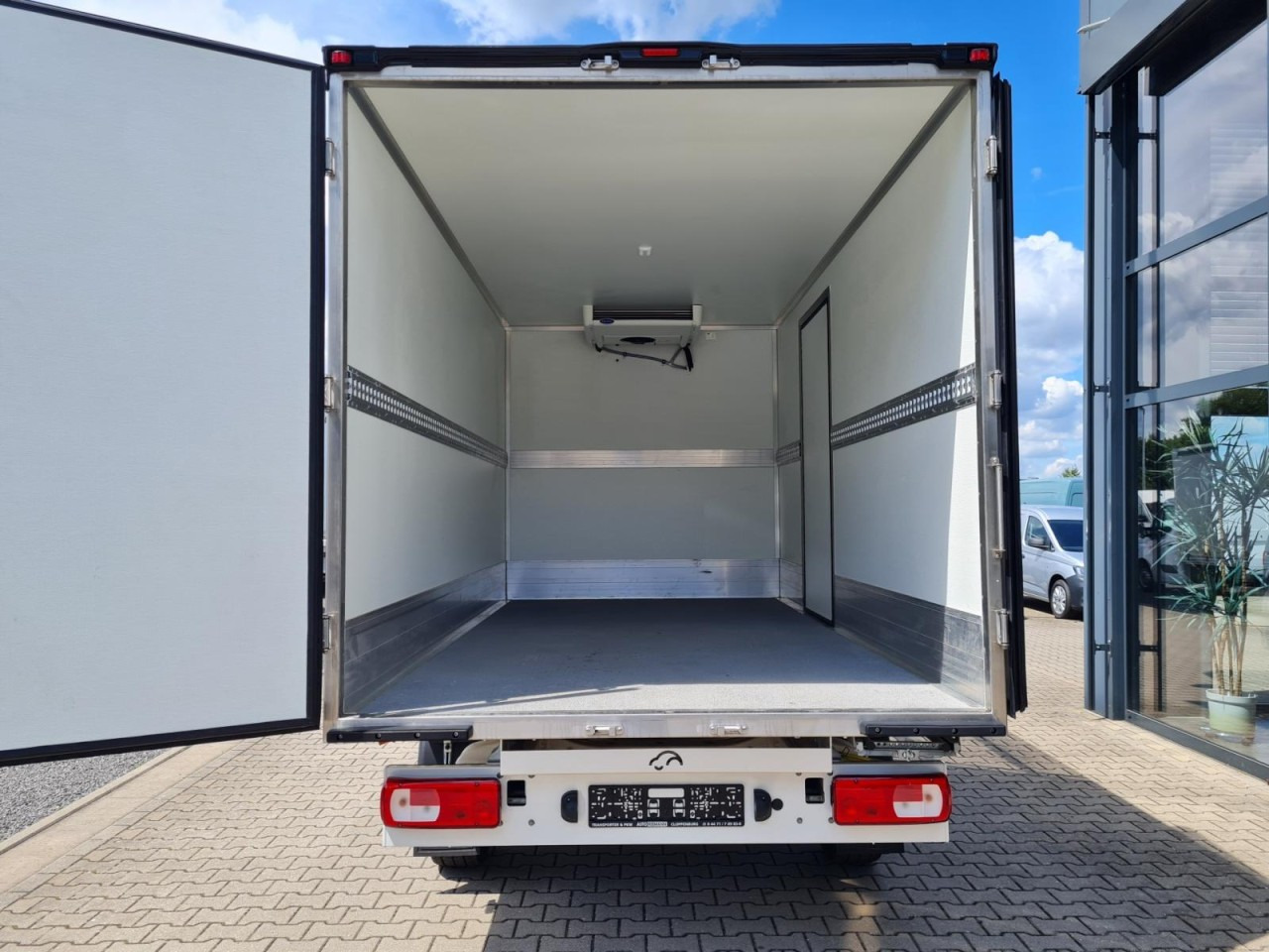 Volkswagen Crafter 35 Kühlkoffer Carrier Viento 300 NAVI/APP - Refrigerated van: picture 5 Volkswagen Crafter 35 Kühlkoffer Carrier Viento 300 NAVI/APP - Refrigerated van: picture 5
