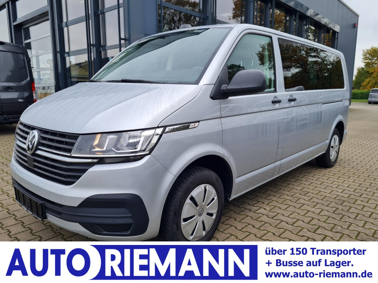 Volkswagen T6.1 Caravelle TDI lang 9 Sitzer 2 Schiebetüren Trendl. - Minibus, Passenger van: picture 1 Volkswagen T6.1 Caravelle TDI lang 9 Sitzer 2 Schiebetüren Trendl. - Minibus, Passenger van: picture 1