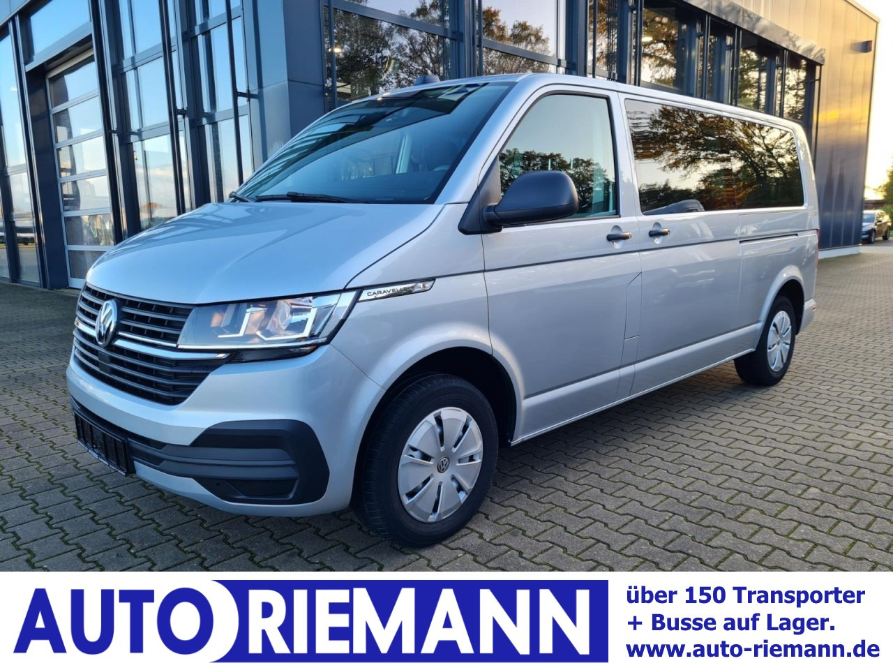 Volkswagen T6.1 Caravelle TDI lang 9 Sitzer 2 Schiebetüren Trendl. - Minibus, Passenger van: picture 1 Volkswagen T6.1 Caravelle TDI lang 9 Sitzer 2 Schiebetüren Trendl. - Minibus, Passenger van: picture 1