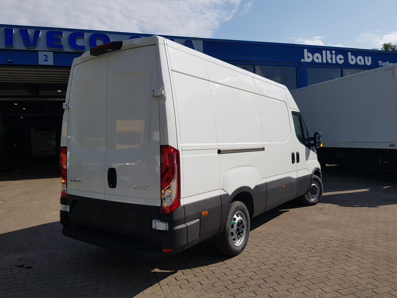 Leasing of  Iveco Daily 35S14A8 V Y mit Rückfahrkamera und Radi... Iveco Daily 35S14A8 V Y mit Rückfahrkamera und Radi...: picture 6