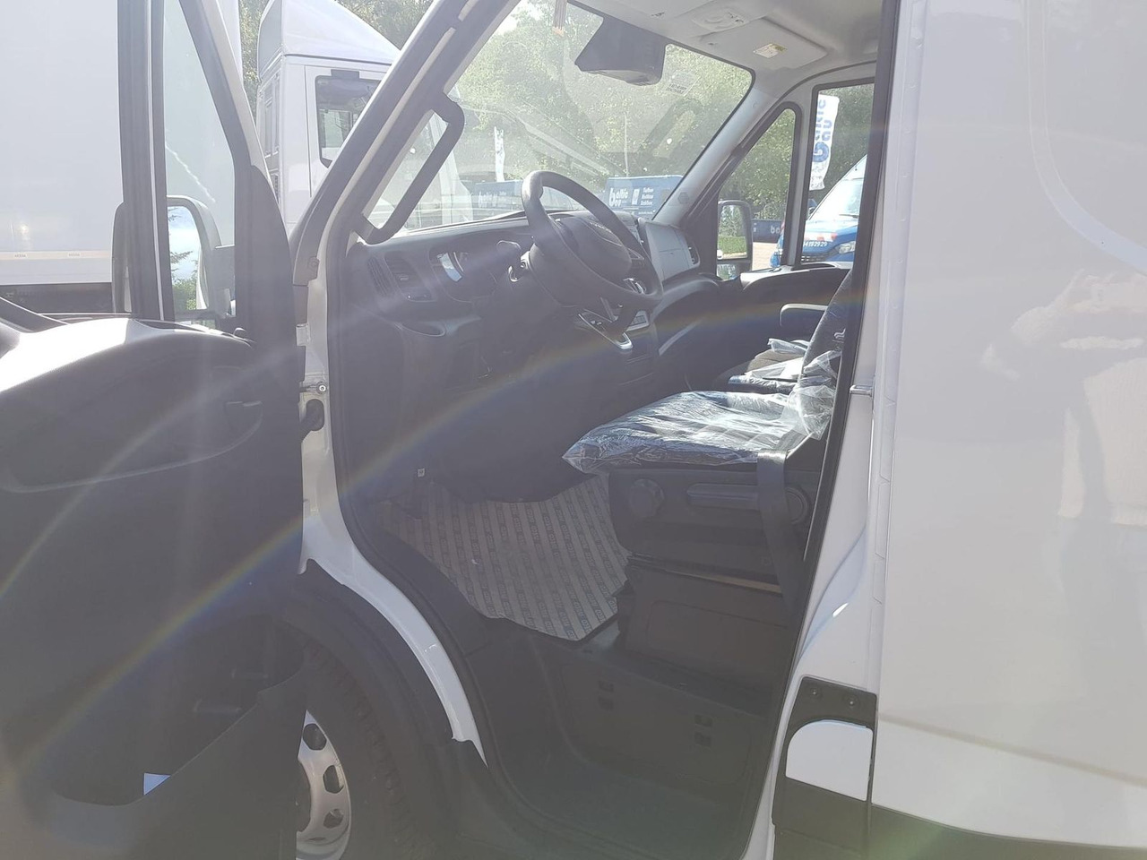 Leasing of  Iveco Daily 35S14A8 V Y mit Rückfahrkamera und Radi... Iveco Daily 35S14A8 V Y mit Rückfahrkamera und Radi...: picture 10