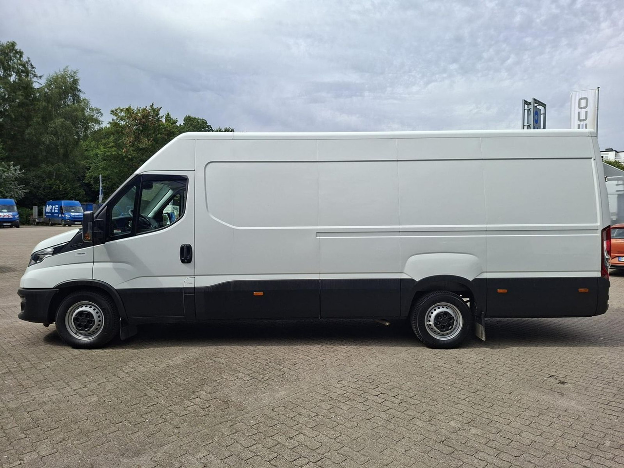 Iveco Daily 35S16V Klima 4100 115 kW (156 PS), Auto... - Panel van: picture 2 Iveco Daily 35S16V Klima 4100 115 kW (156 PS), Auto... - Panel van: picture 2