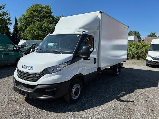 Iveco Daily Koffer 35S16H 3.0 LBW Kamera Spoiler 11... - Box van: picture 3 Iveco Daily Koffer 35S16H 3.0 LBW Kamera Spoiler 11... - Box van: picture 3
