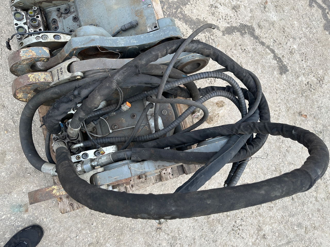 Likufix Liebherr SWA48 Schnellwechsler Vollhydraulisch 924 Compact - Quick coupler: picture 3 Likufix Liebherr SWA48 Schnellwechsler Vollhydraulisch 924 Compact - Quick coupler: picture 3