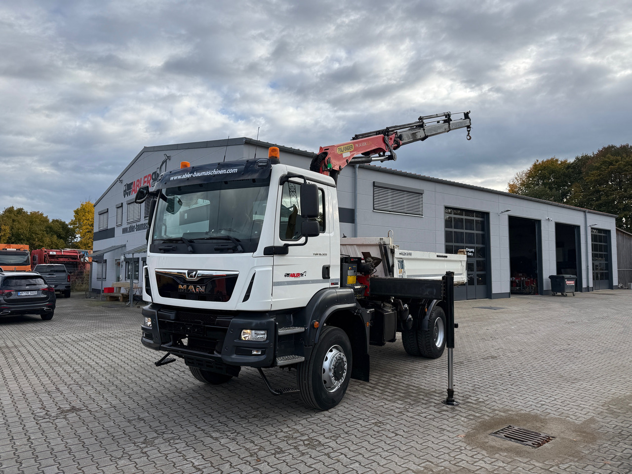 MAN TGM 18.320 Kipper+Kran Palfinger 4x4 Funk Greifer - Tipper, Crane truck: picture 4 MAN TGM 18.320 Kipper+Kran Palfinger 4x4 Funk Greifer - Tipper, Crane truck: picture 4