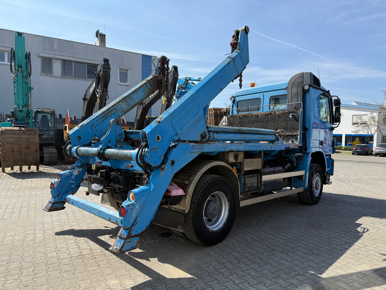 Mercedes-Benz 1841 Actros MP2 Absetzkipper 4x4 Allrad Klima - Skip loader truck: picture 3 Mercedes-Benz 1841 Actros MP2 Absetzkipper 4x4 Allrad Klima - Skip loader truck: picture 3