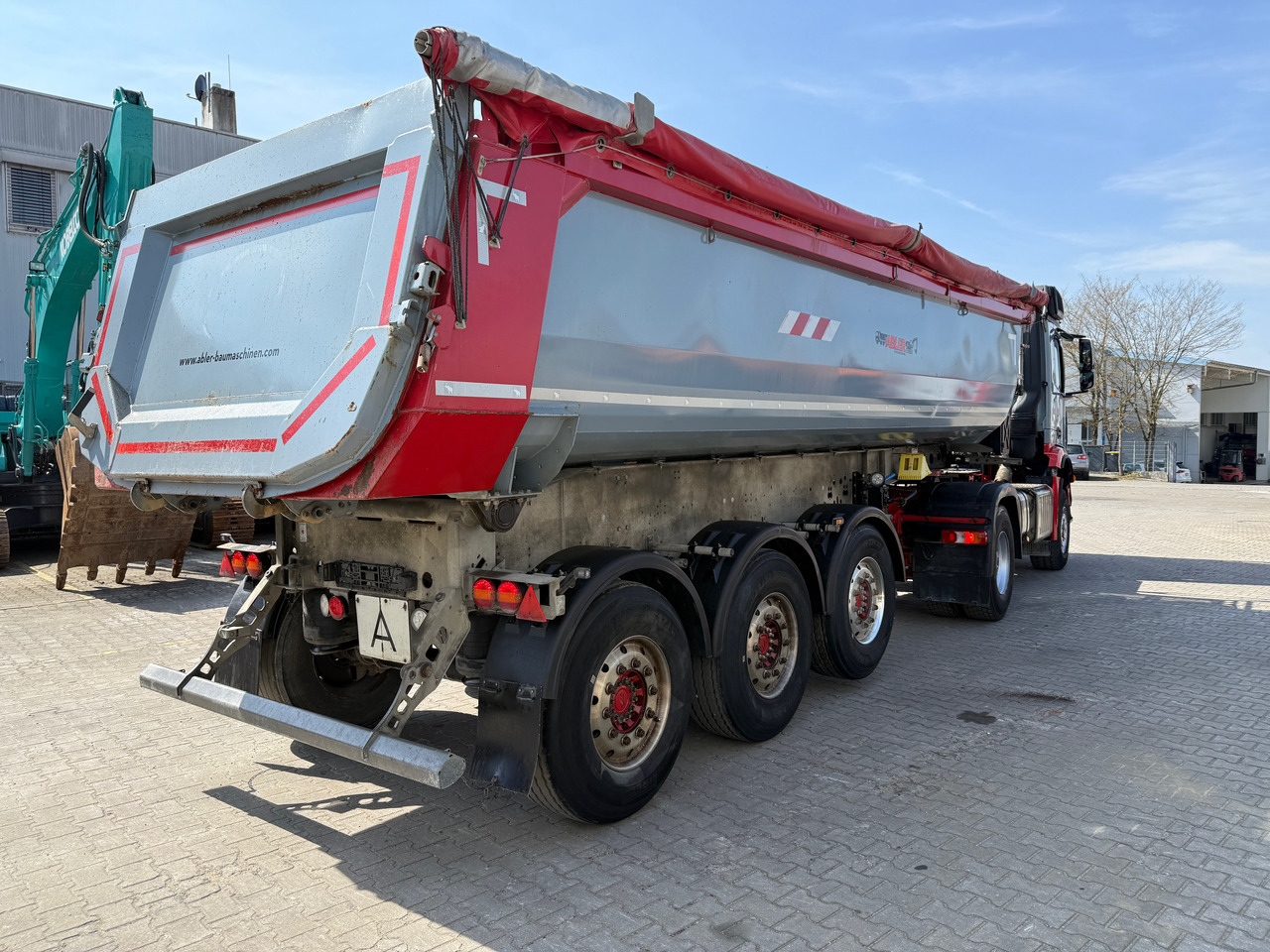 Mercedes-Benz 1851 Arocs ECHTER 4x4 mit Schmitz Kippauflieger - Tipper: picture 4 Mercedes-Benz 1851 Arocs ECHTER 4x4 mit Schmitz Kippauflieger - Tipper: picture 4