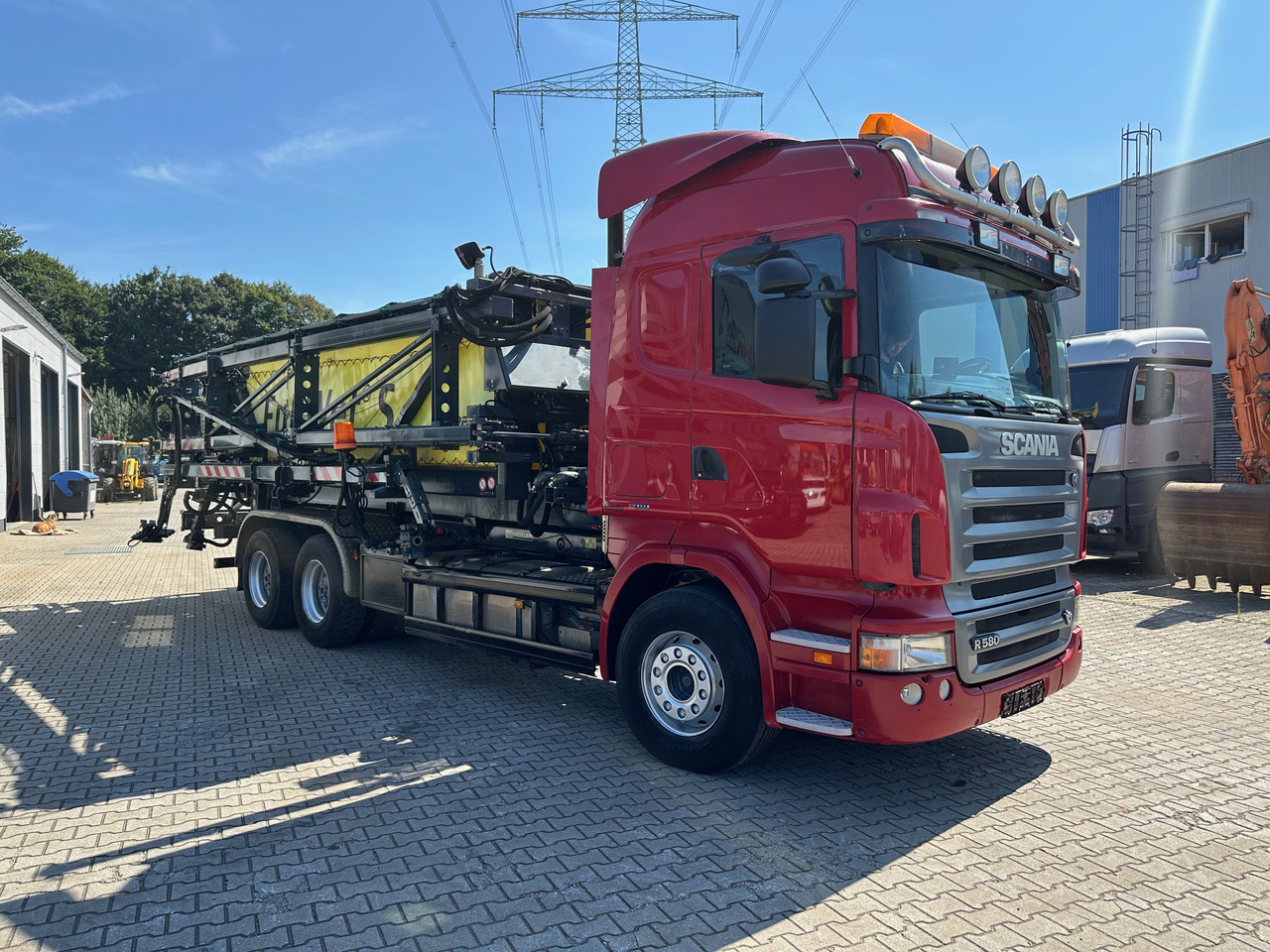 Scania R580 Abrollkipper V8 Mit Küpper Weisser Enteisungsgerät 45m - Hook lift truck: picture 3 Scania R580 Abrollkipper V8 Mit Küpper Weisser Enteisungsgerät 45m - Hook lift truck: picture 3