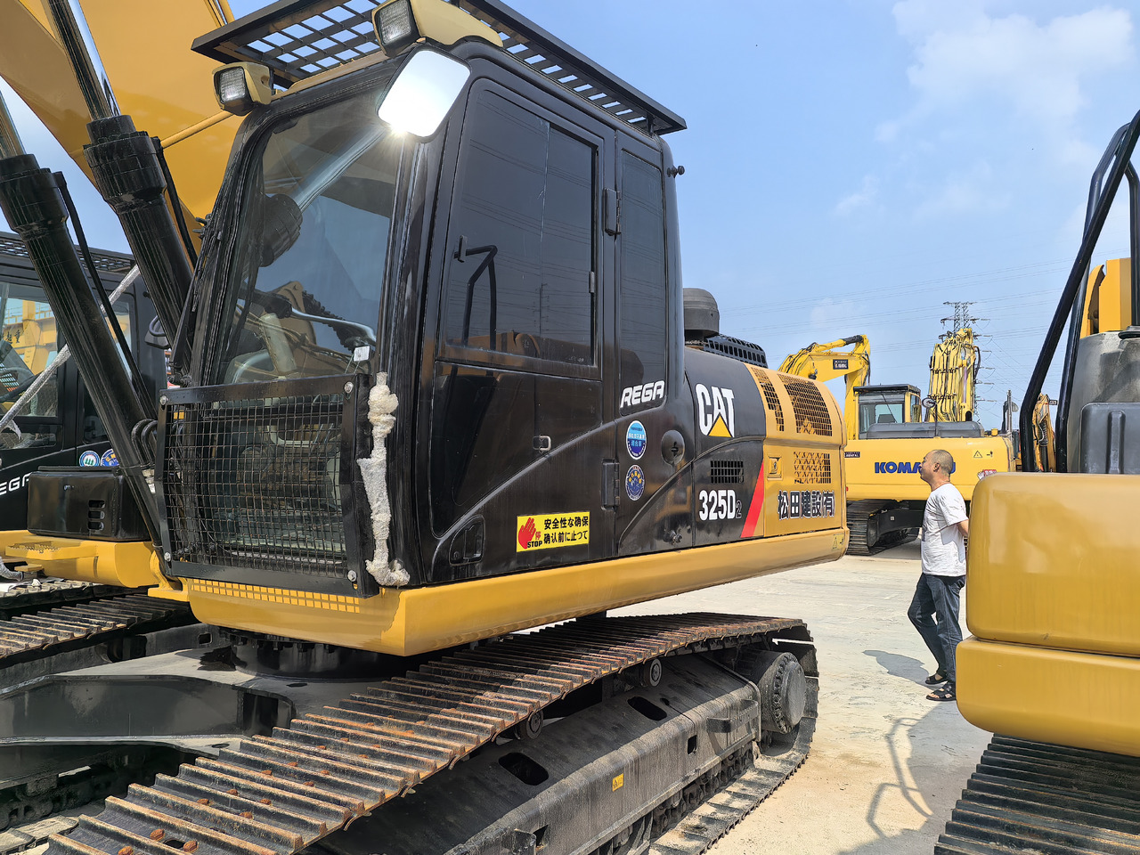 Excavator CATERPILLAR 325D: picture 14