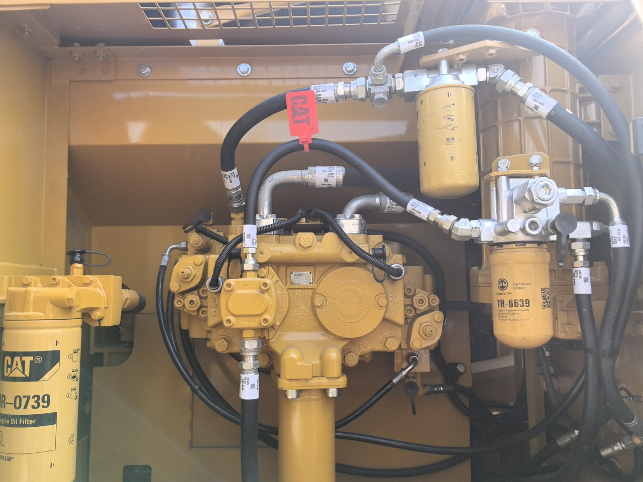 Excavator CATERPILLAR 325D: picture 12