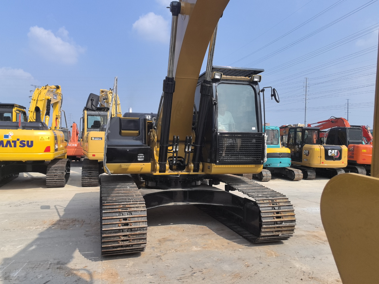 Excavator CATERPILLAR 325D: picture 6