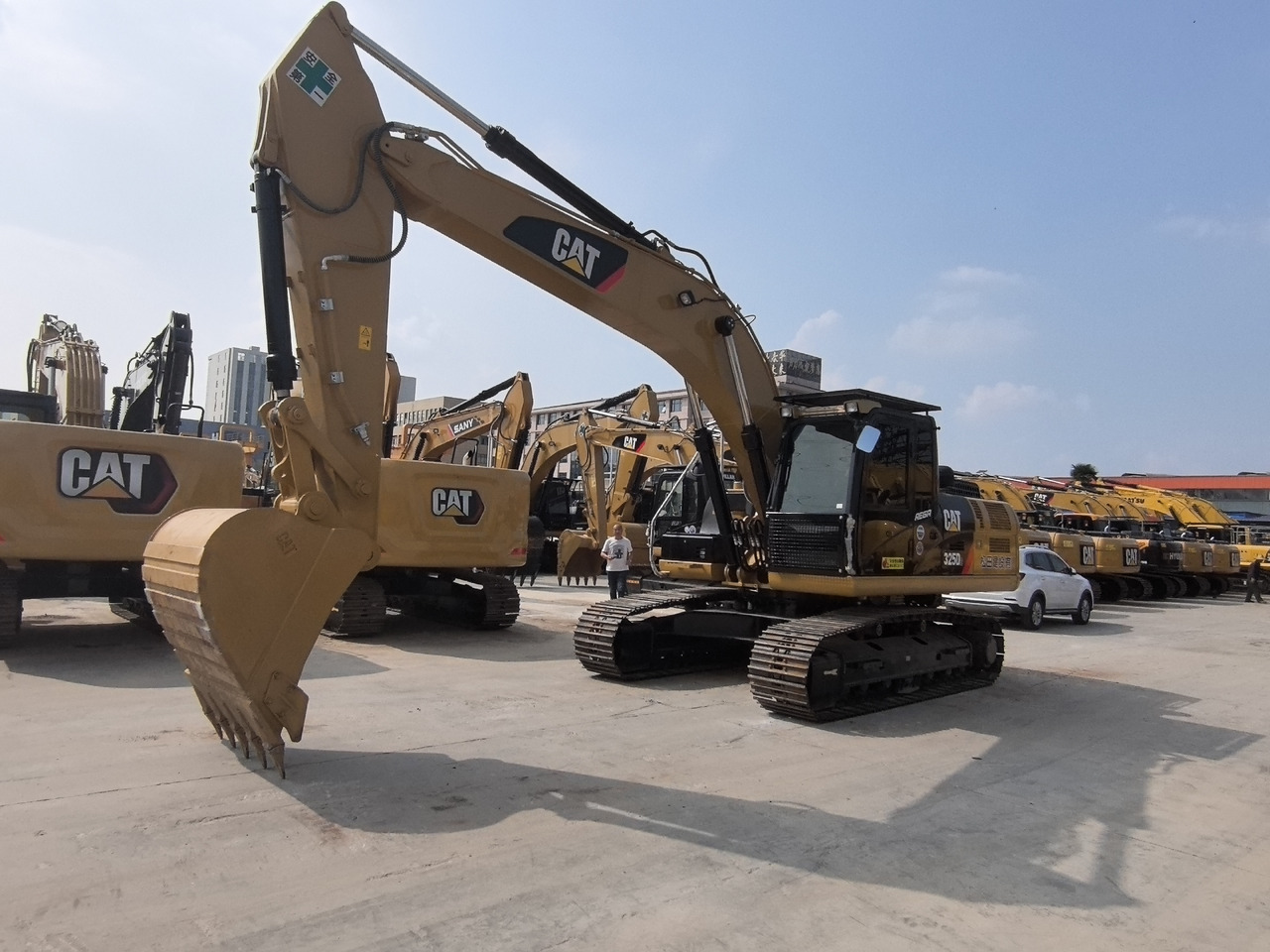 Excavator CATERPILLAR 325D: picture 15