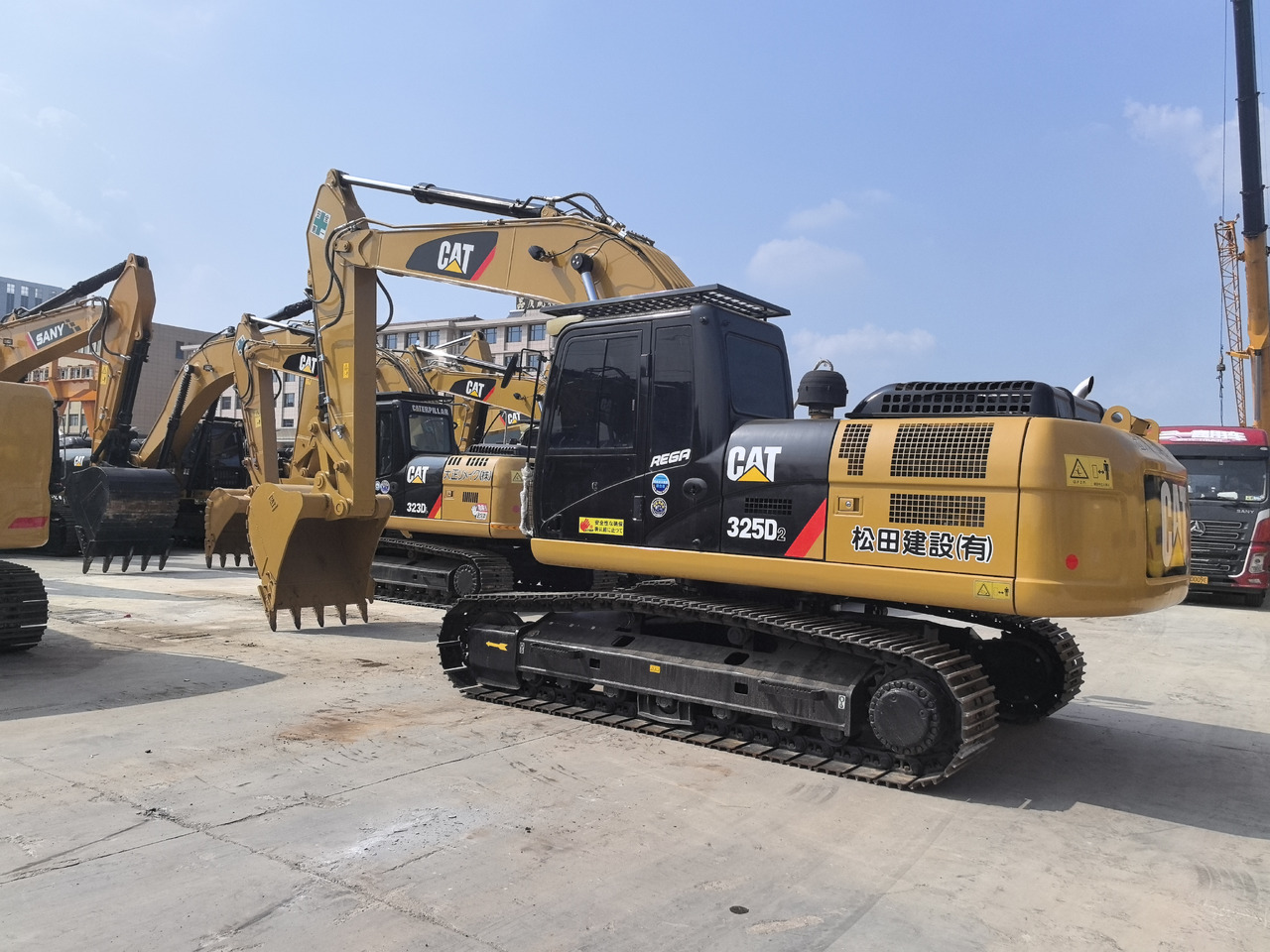Excavator CATERPILLAR 325D: picture 11