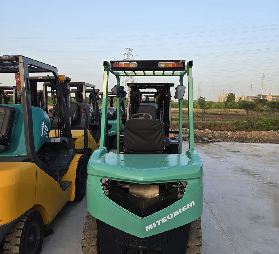 Mitsubishi FD30 with swing fork - Diesel forklift: picture 5 Mitsubishi FD30 with swing fork - Diesel forklift: picture 5