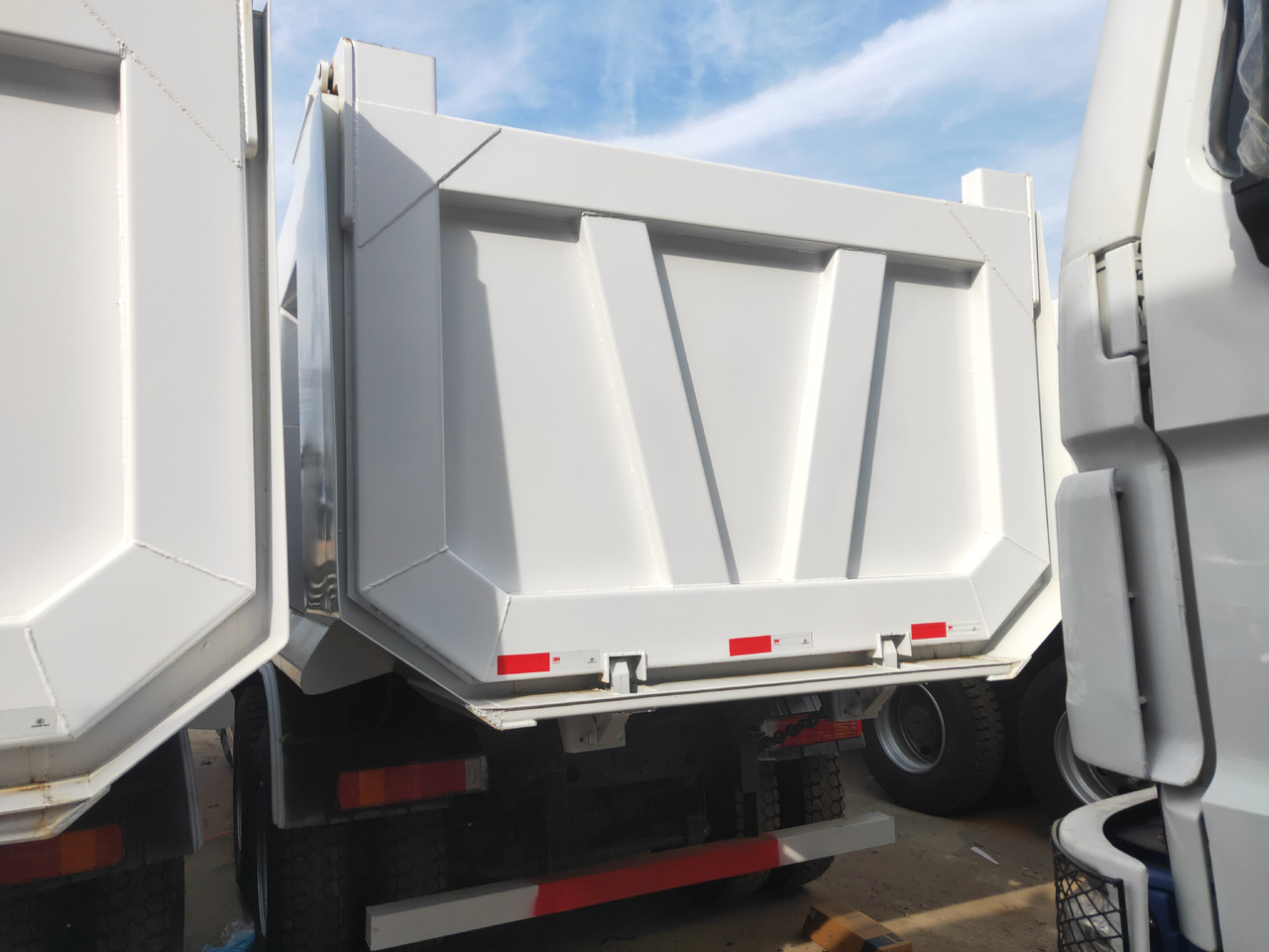 Tipper Sinotruk HOWO 371 6*4  Dump truck: picture 11