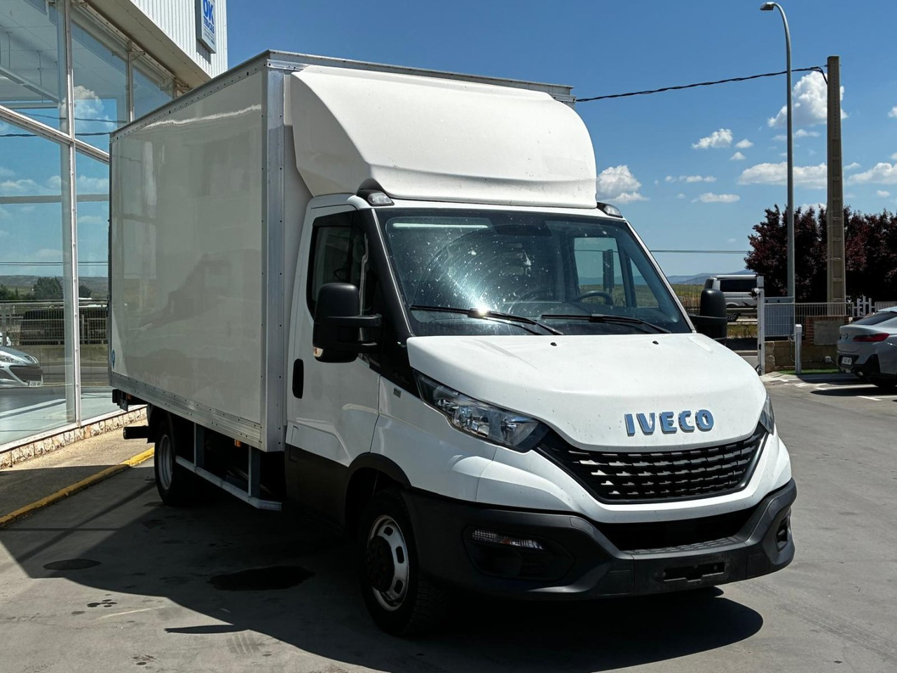 Caja cerrada con plataforma elevadora IVECO 35C16 20m3 - Box van: picture 3 Caja cerrada con plataforma elevadora IVECO 35C16 20m3 - Box van: picture 3
