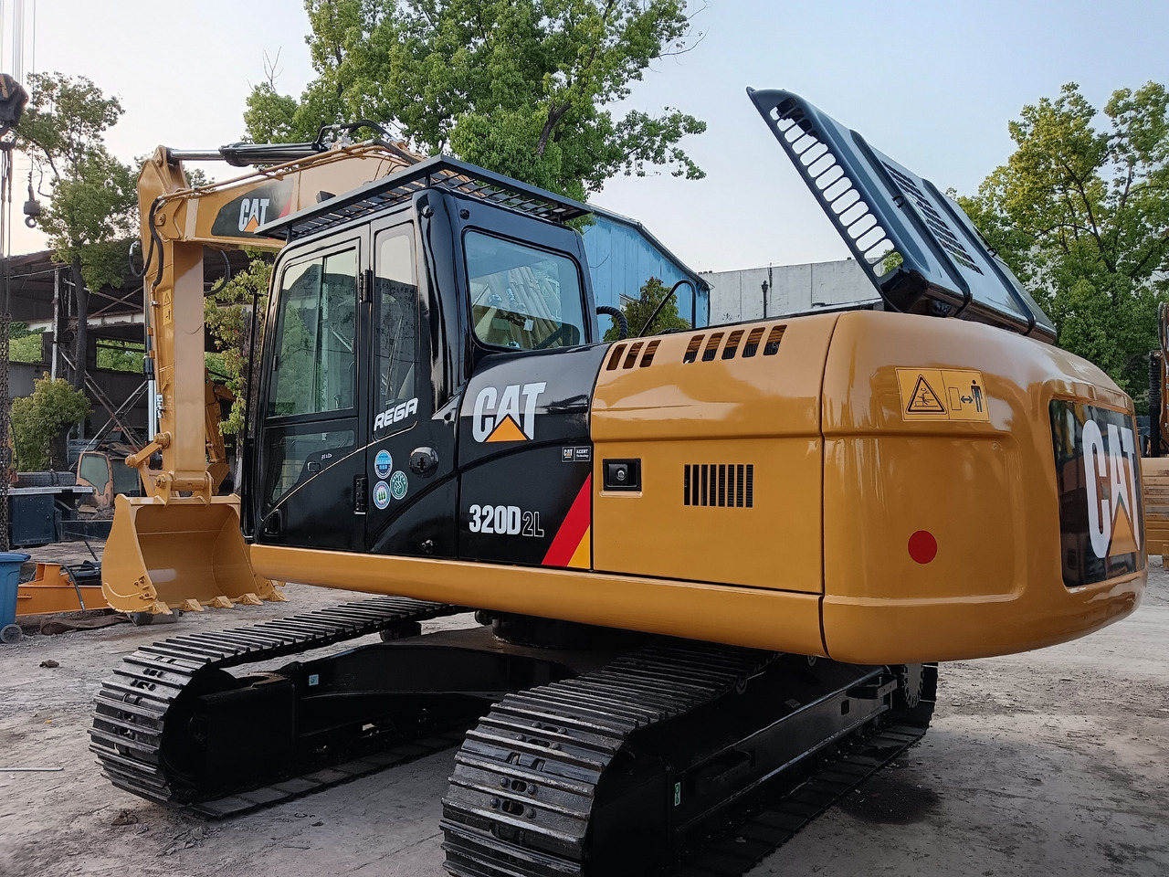 CATERPILLAR 320D CAT 320D2L - Crawler excavator: picture 1 CATERPILLAR 320D CAT 320D2L - Crawler excavator: picture 1