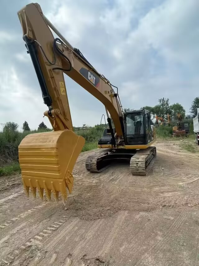 CATERPILLAR 320D2 CAT 320D2L - Crawler excavator: picture 3 CATERPILLAR 320D2 CAT 320D2L - Crawler excavator: picture 3