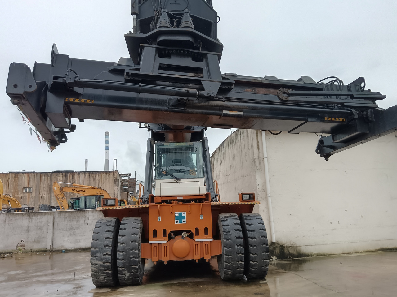 CVS FERRARRI 278 F278.6 45 TON - Reach stacker: picture 3 CVS FERRARRI 278 F278.6 45 TON - Reach stacker: picture 3
