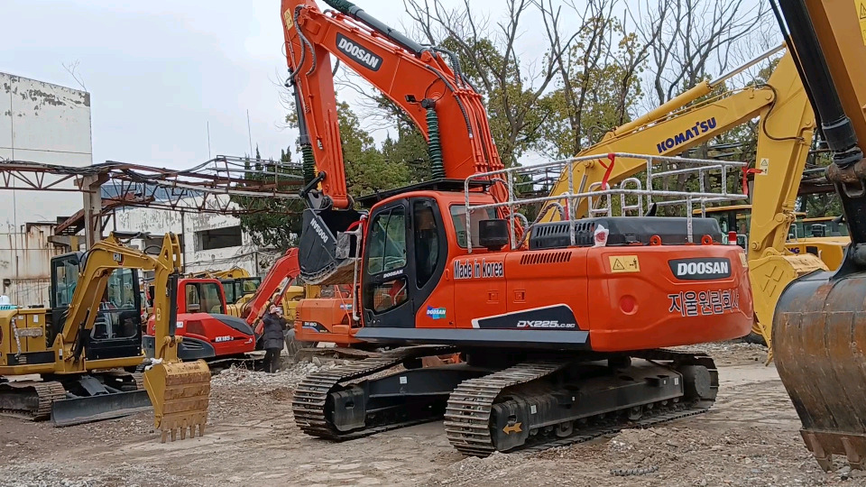 DOOSAN DX 225 LC - 9 C DX225 LCA - Crawler excavator: picture 4 DOOSAN DX 225 LC - 9 C DX225 LCA - Crawler excavator: picture 4