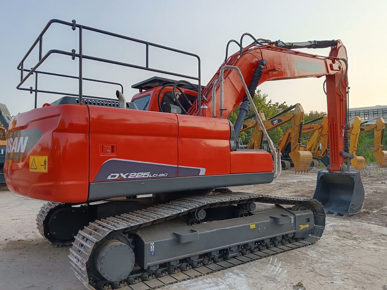 DOOSAN DX225LC-9C DX225LCA - Crawler excavator: picture 1 DOOSAN DX225LC-9C DX225LCA - Crawler excavator: picture 1