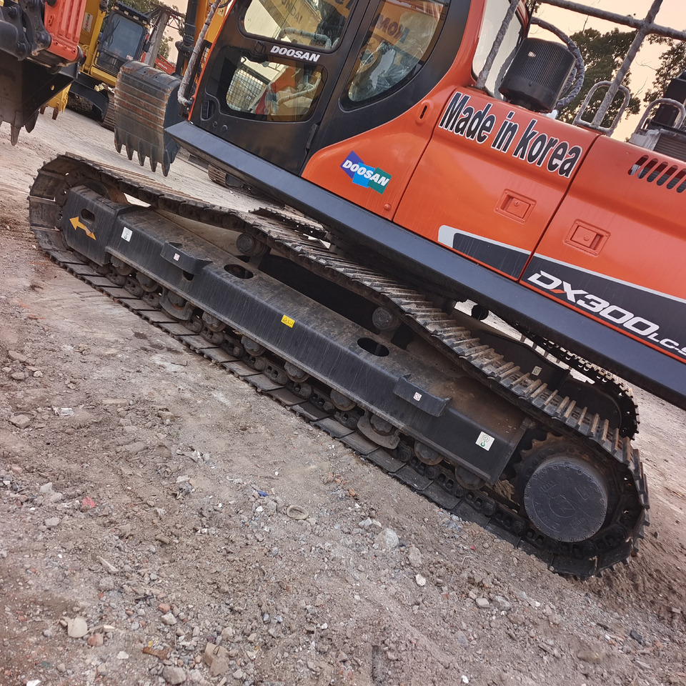 DOOSAN DX300LC-9C Doosan DX 300 LC - 9 C - Crawler excavator: picture 2 DOOSAN DX300LC-9C Doosan DX 300 LC - 9 C - Crawler excavator: picture 2