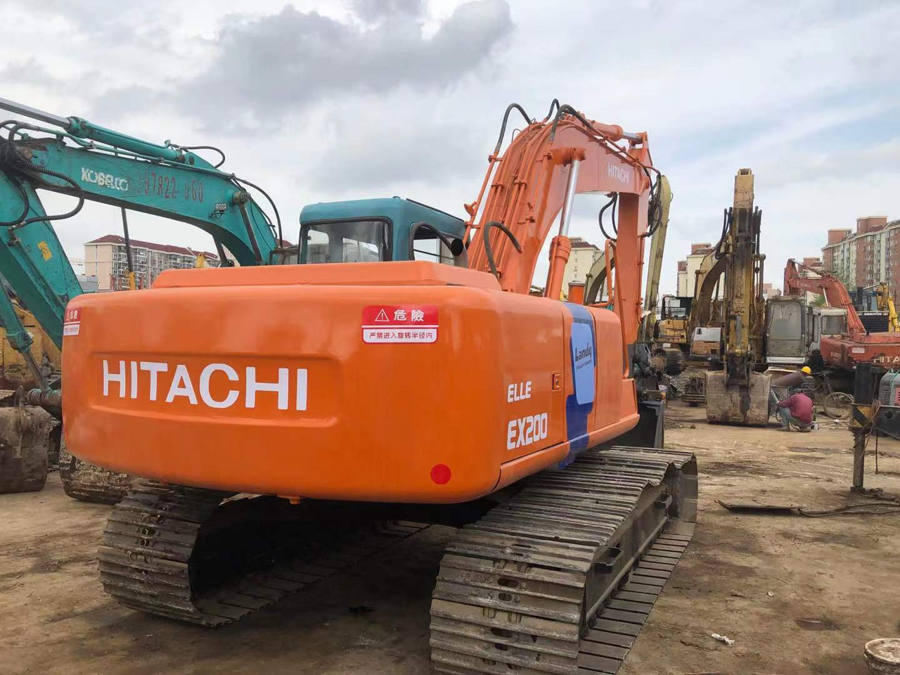 HITACHI EX200-3 Hitachi EX 200 - 3 - Crawler excavator: picture 1 HITACHI EX200-3 Hitachi EX 200 - 3 - Crawler excavator: picture 1