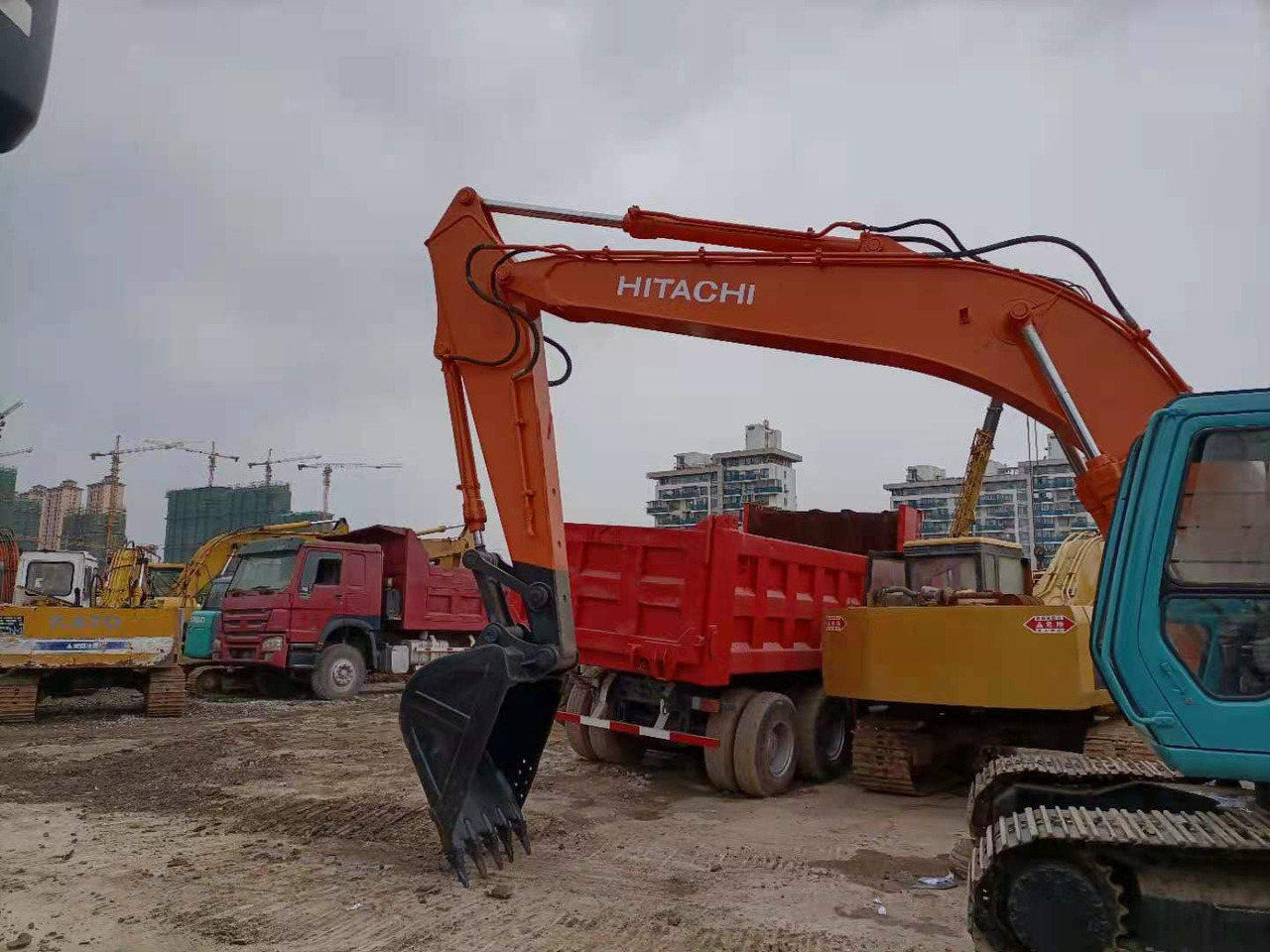 HITACHI EX200-3 Hitachi EX 200 - 3 - Crawler excavator: picture 4 HITACHI EX200-3 Hitachi EX 200 - 3 - Crawler excavator: picture 4