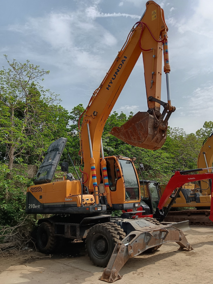 HYUNDAI 210W-9 T - Wheel excavator: picture 5 HYUNDAI 210W-9 T - Wheel excavator: picture 5