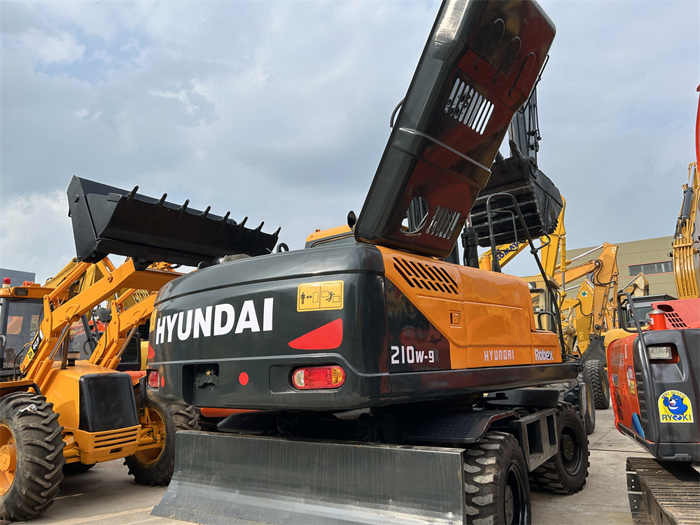 HYUNDAI 210W-9S 210 W - 9T - Wheel excavator: picture 1 HYUNDAI 210W-9S 210 W - 9T - Wheel excavator: picture 1