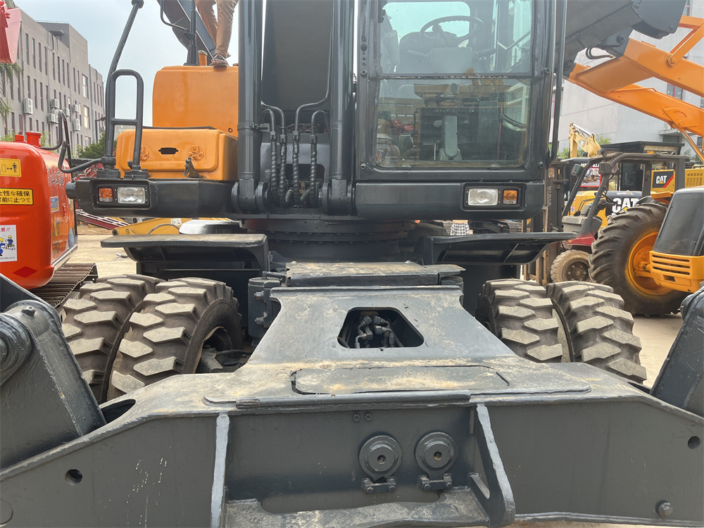 HYUNDAI 210W-9S 210 W - 9T - Wheel excavator: picture 3 HYUNDAI 210W-9S 210 W - 9T - Wheel excavator: picture 3
