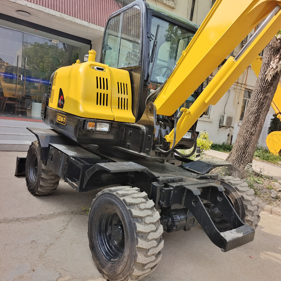 HYUNDAI R 60W - 7 - Wheel excavator: picture 3 HYUNDAI R 60W - 7 - Wheel excavator: picture 3