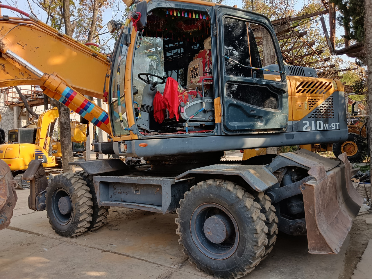 HYUNDAI R210W-9 - Wheel excavator: picture 4 HYUNDAI R210W-9 - Wheel excavator: picture 4