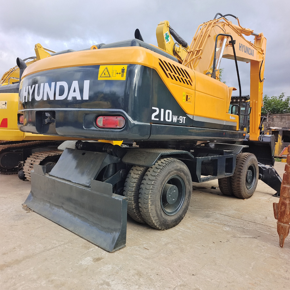 HYUNDAI ROBEX 210W - 9T - Wheel excavator: picture 2 HYUNDAI ROBEX 210W - 9T - Wheel excavator: picture 2